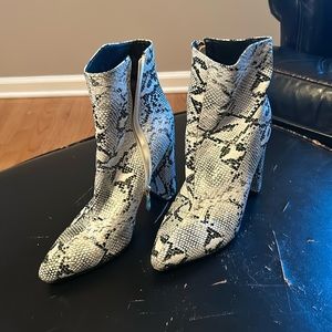 Elegant Snakeskin Patterned Heeled Boots